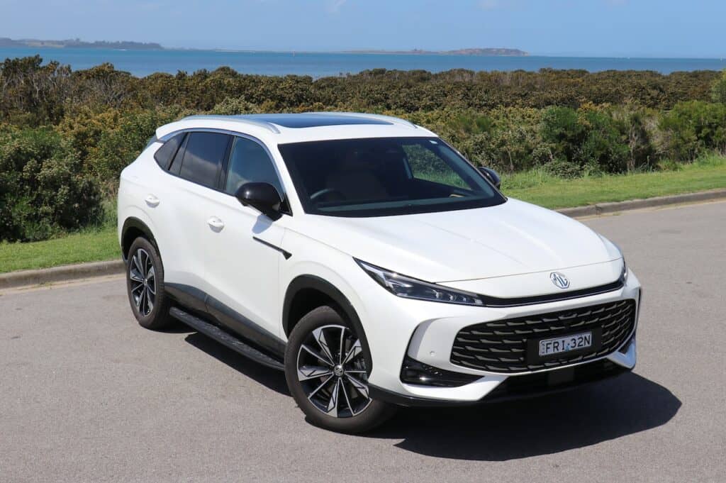 2025 MG HS Super Hybrid Essence.