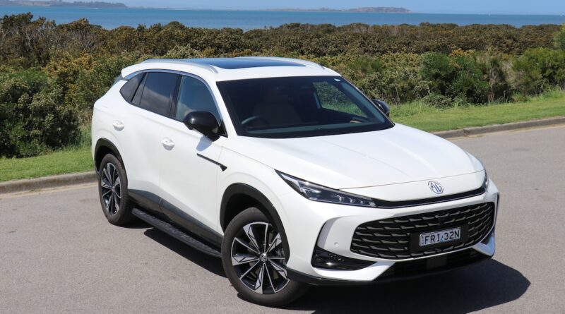 2025 MG HS Super Hybrid Essence.