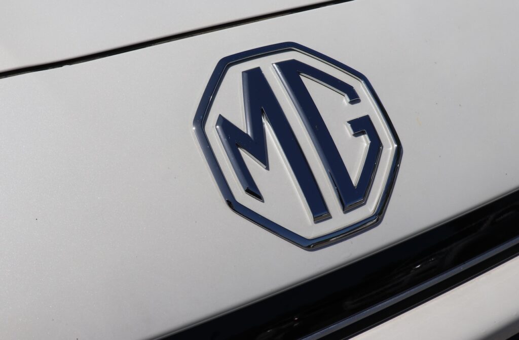 2025 MG HS Super Hybrid Essence.