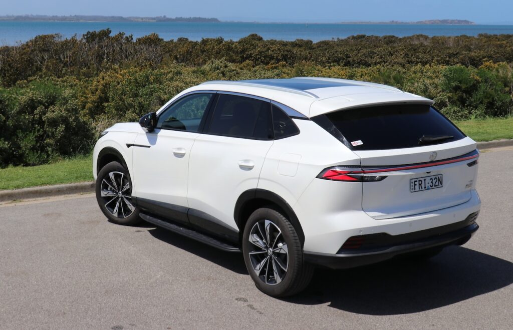 2025 MG HS Super Hybrid Essence.