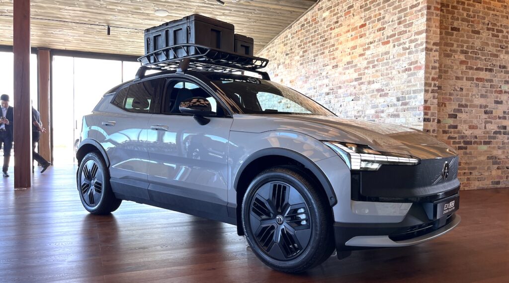 2026 Volvo EX30 Cross Country