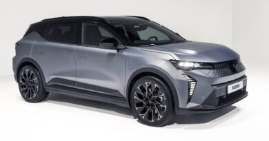 2026 Renault Scenix E-Tech electric SUV.