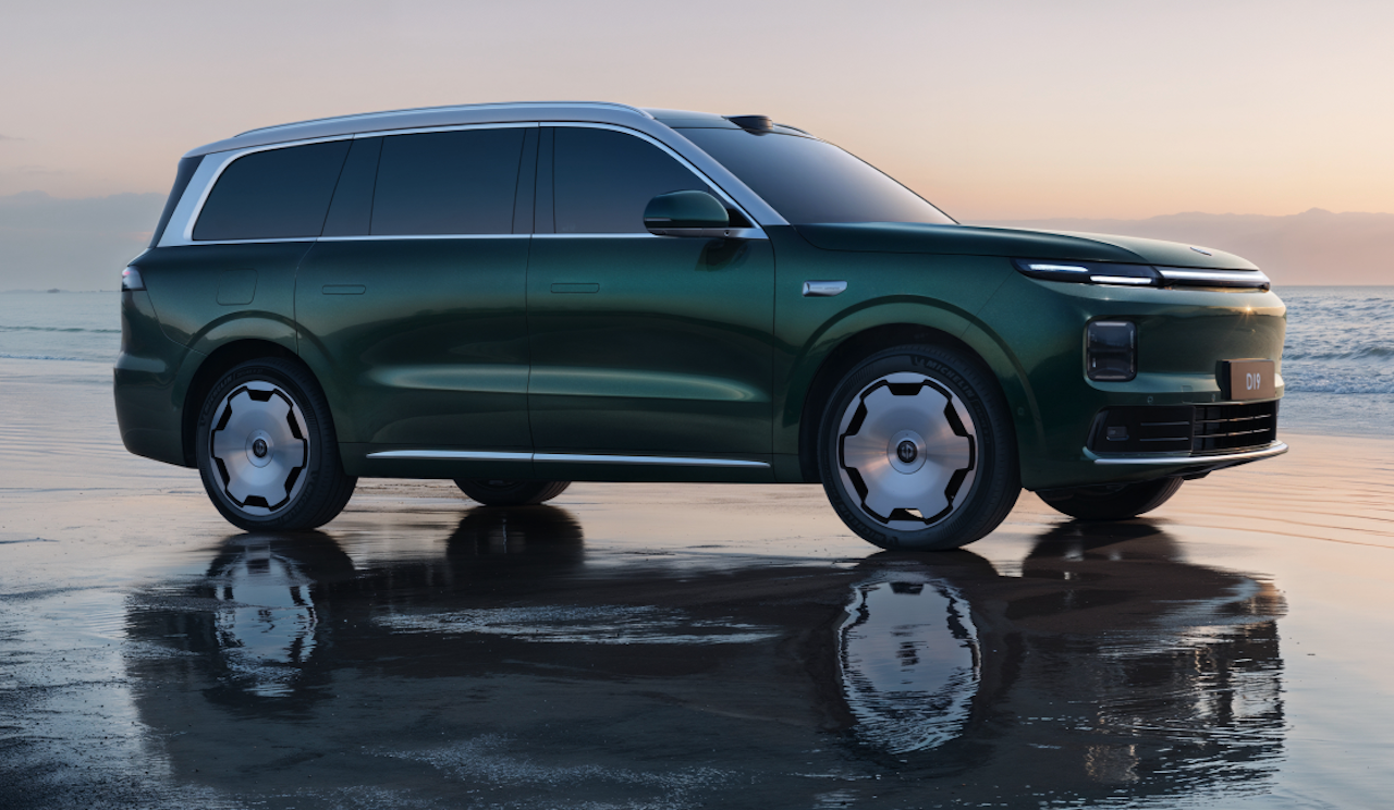 Flagship Leapmotor D19 SUV unveiled: EV and range-extender hybrid powertrain options for three-row BYD Sealion 8 and Kia EV9 fighter