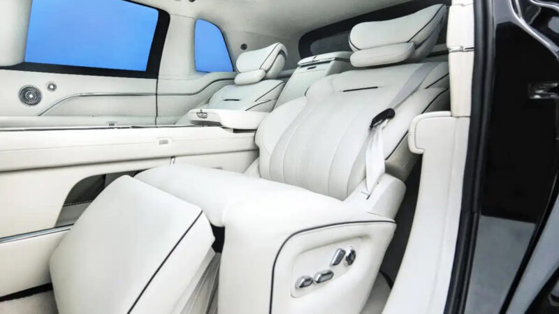 2027 Dreame SUV interior.