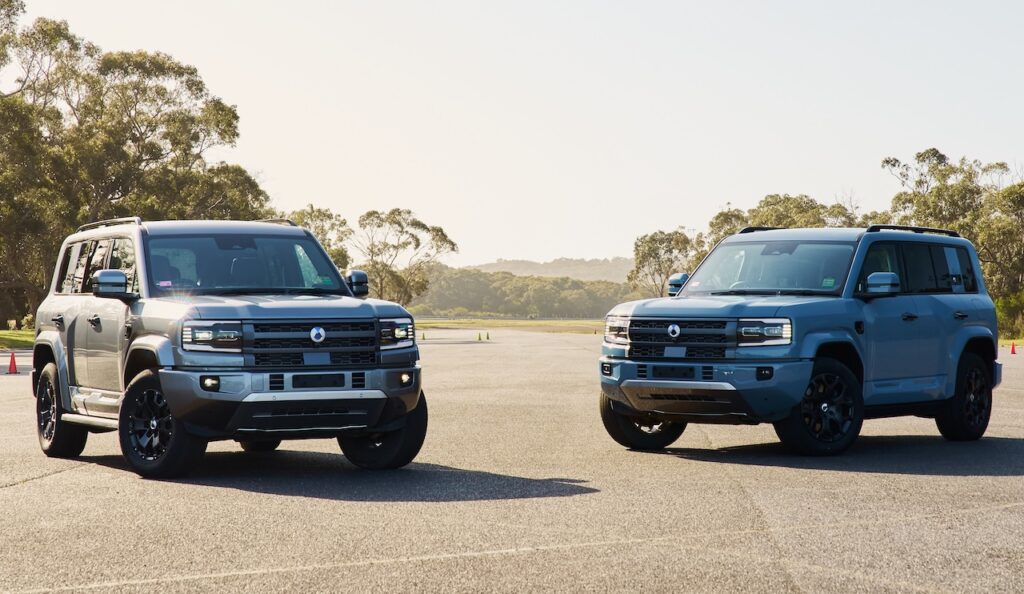 2026 Denza B5 Leopard (left) and D5.