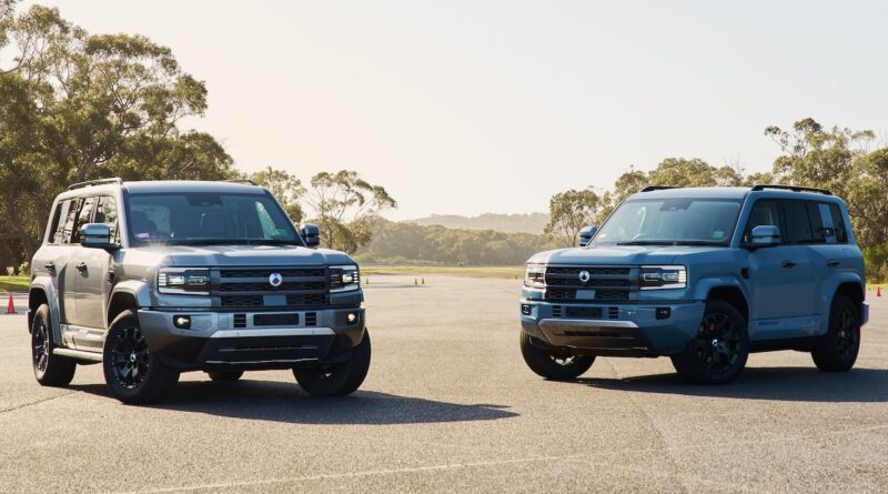 2026 Denza B5 Leopard (left) and D5.