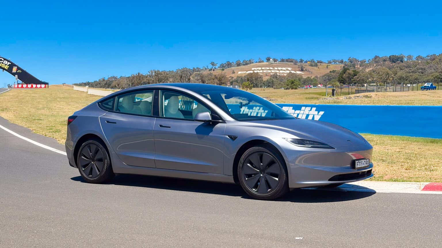 Wunderschone Tesla Model 3 Long Range Ebenbild