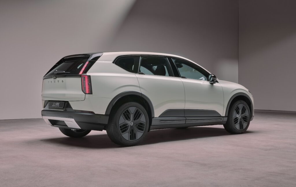 2026 Volvo EX60 Cross Country.