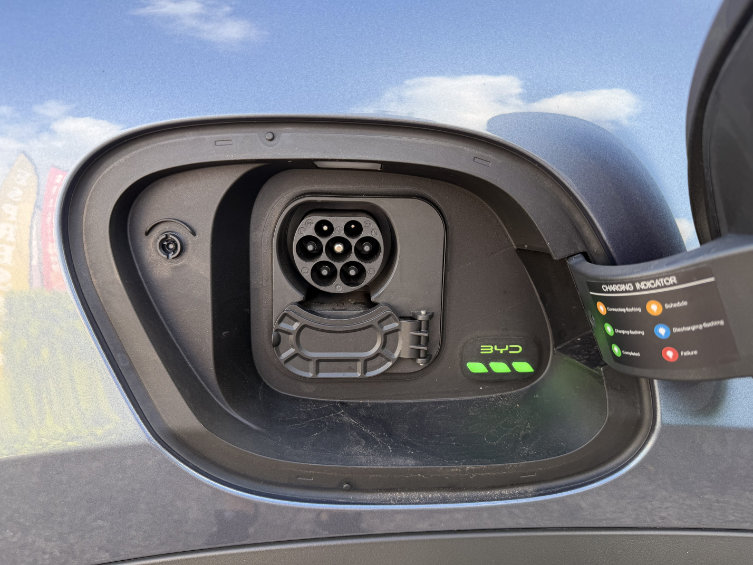 BYD Sealion 7 charging port