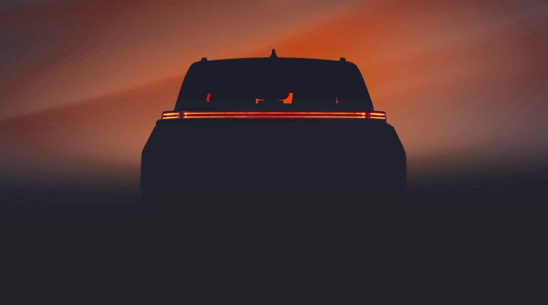 2027 Toyota Kluger tease.