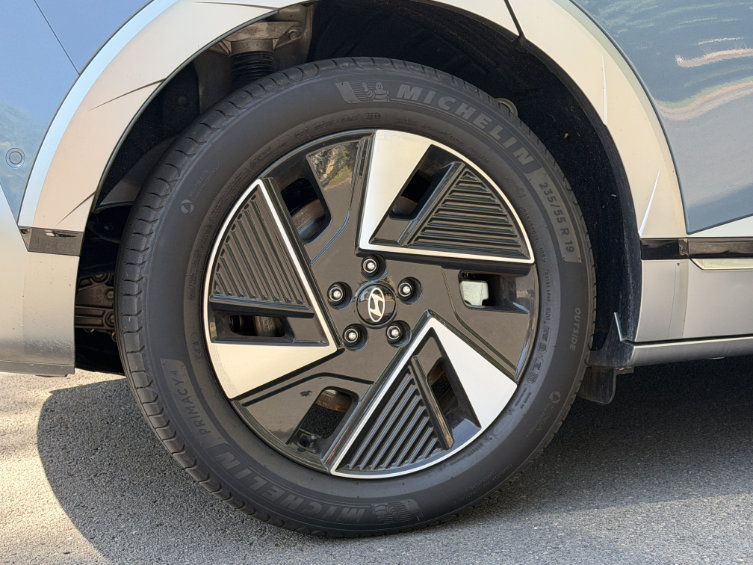 Hyundai Ioniq 5 Base wheels