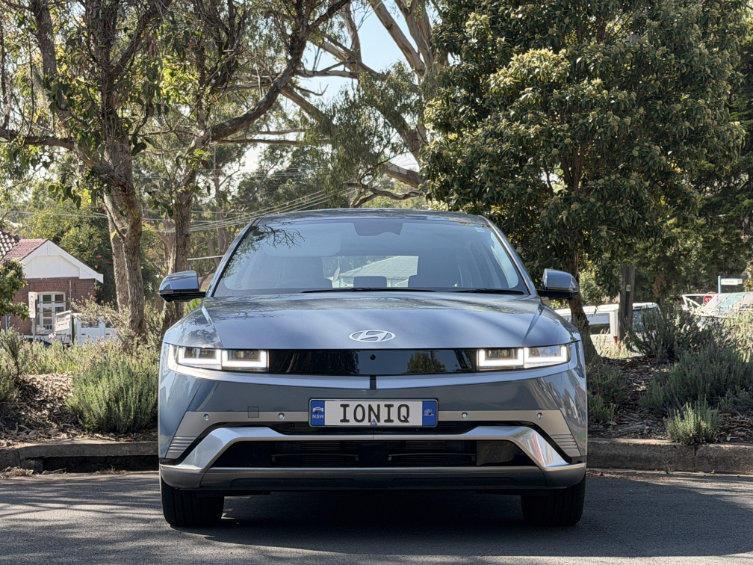 Hyundai Ioniq 5 Base front