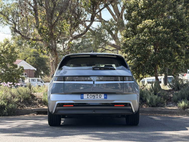 Hyundai Ioniq 5 Base rear