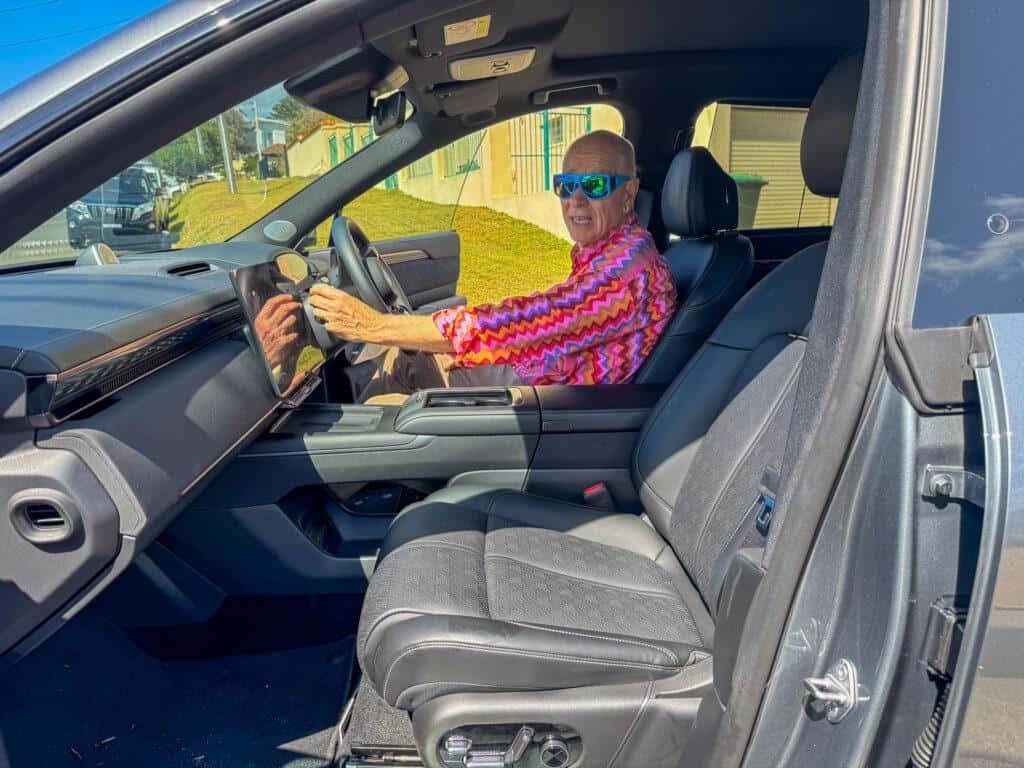 Dr Karl with a Zeekr 7X Performance.