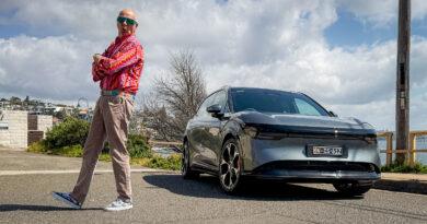 Dr Karl with a Zeekr 7X Performance.