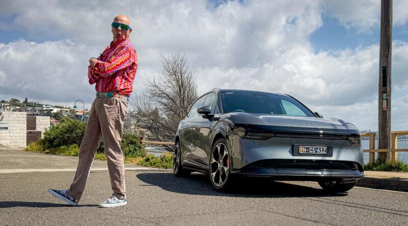 Dr Karl with a Zeekr 7X Performance.