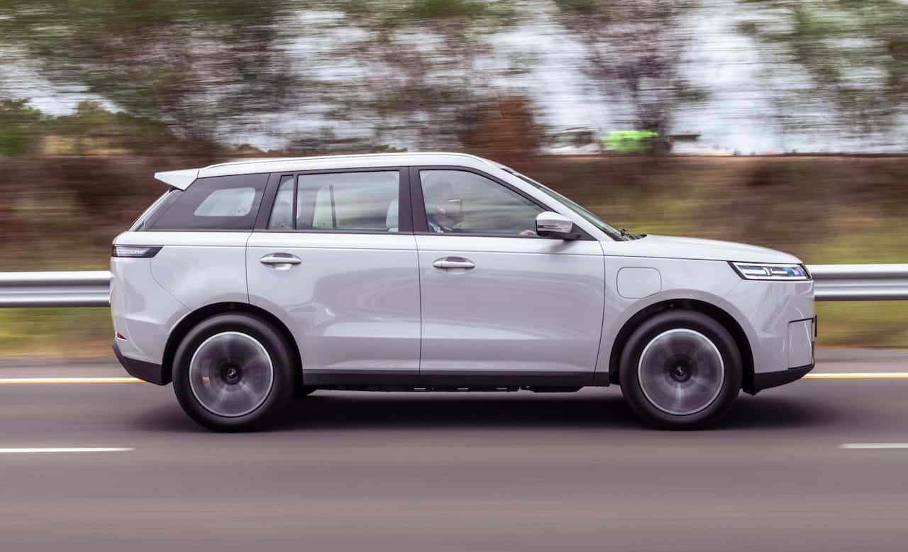 Jaecoo J5 EV rear view with power tailgate