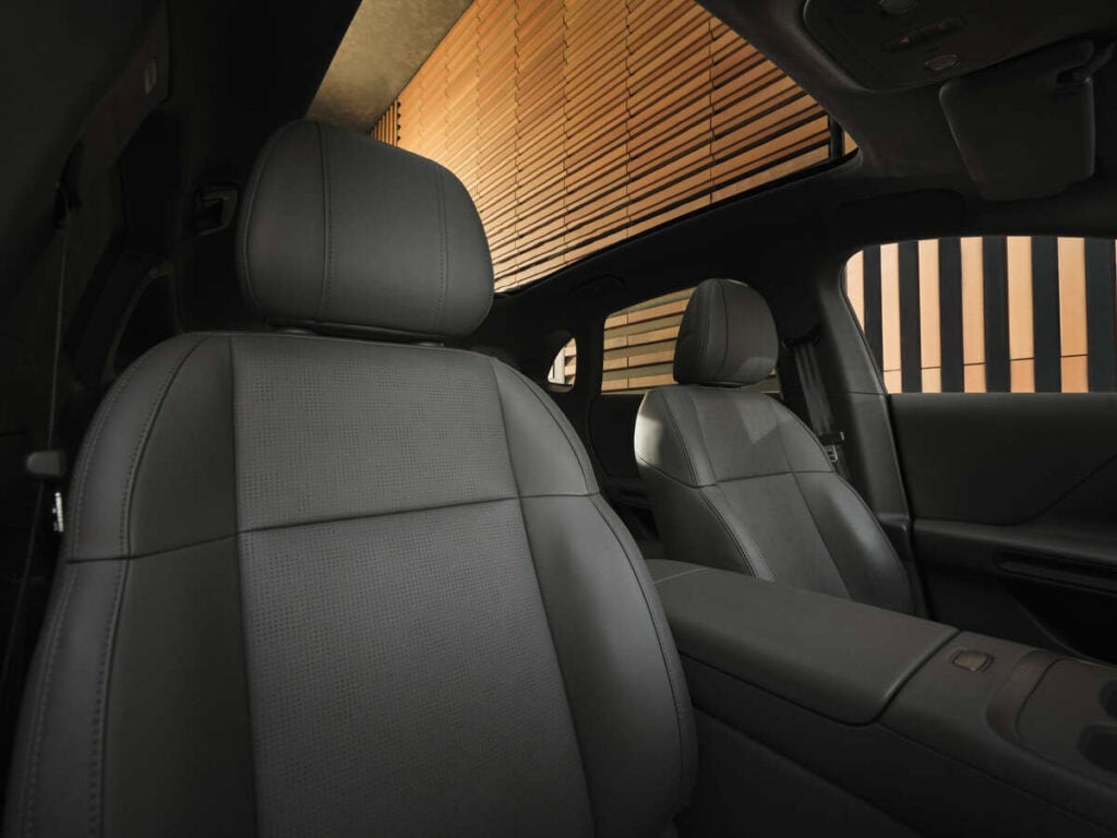 Leapmotor B05 Ultra front seats