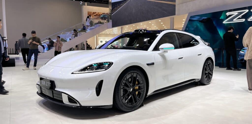 SAIC Z7T shooting brake (absolutely not a Porsche Taycan) at the 2026 Beijing auto show