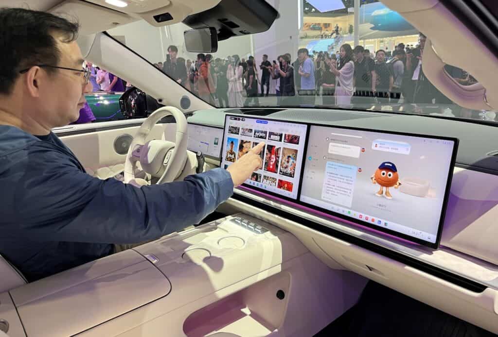 Wey V9X PHEV at the 2026 Beijing auto show
