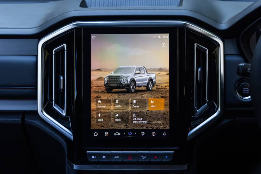 2026 JAC Hunter PHEV ute.