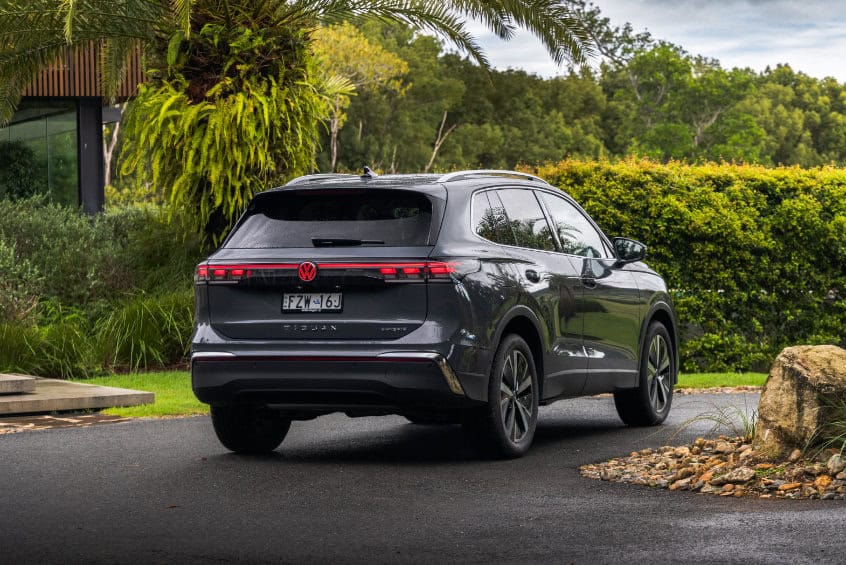 2026 VOLKSWAGEN TIGUAN eHybrid rear