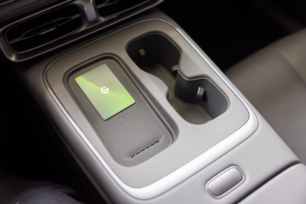 Leapmotor credit-card key