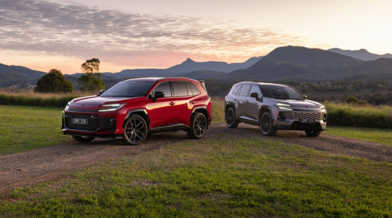 2026 Toyota RAV4 PHEV GR Sport (left) and XSE.
